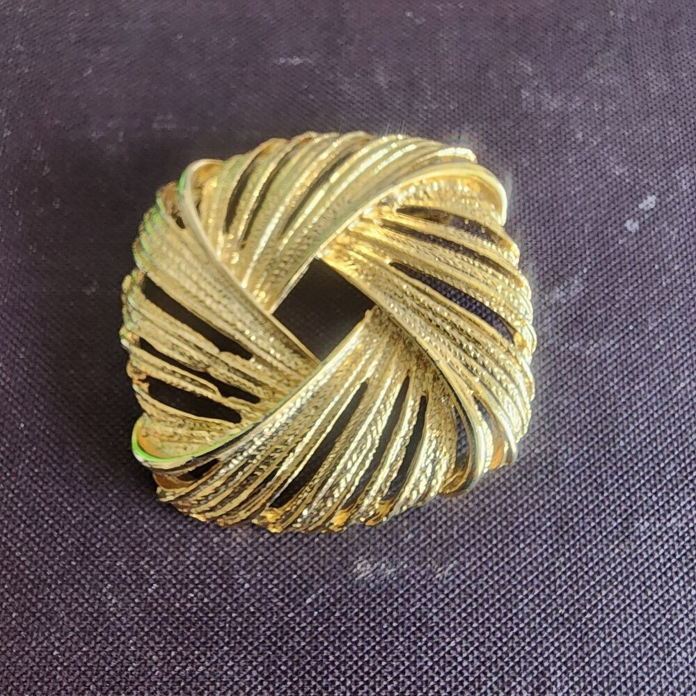 Vtg Monet Gold Tone Geometric Woven Brooch Pin Textured Openwork Swirl Square